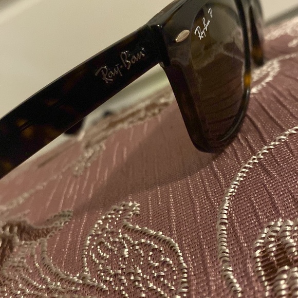 Ray Ban “Original Wayfarer Classic” in Colour Brown & Frame Polished Tortoise - Picture 5 of 7